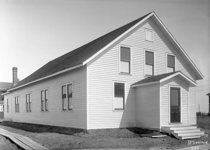 The original white frame Highlands Methodist Church in 1914, photographed from the street